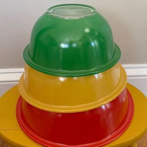 Pyrex set of 3 bowls